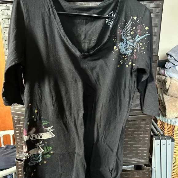 Black Graphic Women's Top new w/o tags - Picture 1 of 4